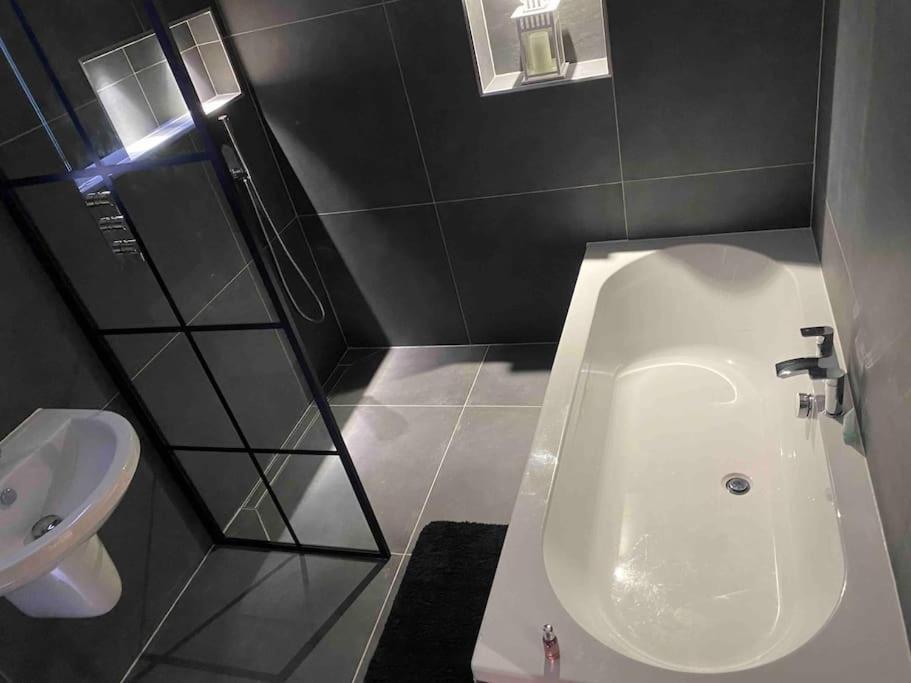 Stylish Apartment Near The Centre Of Harrogate Esterno foto