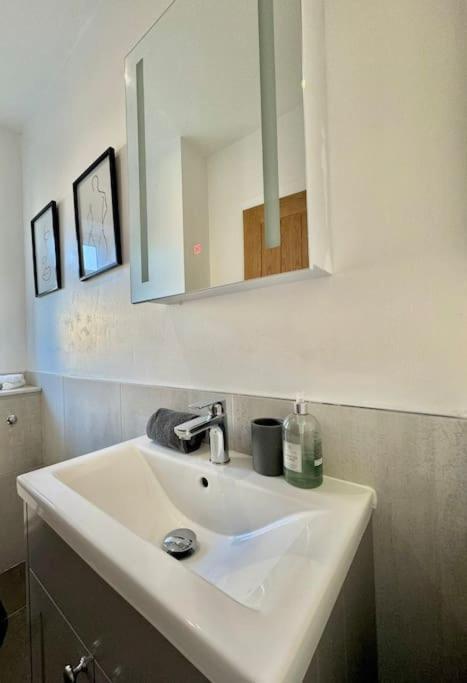 Stylish Apartment Near The Centre Of Harrogate Esterno foto
